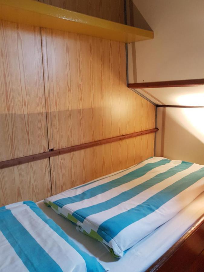 Intersail Hostel - Avontuur Амстердам Экстерьер фото