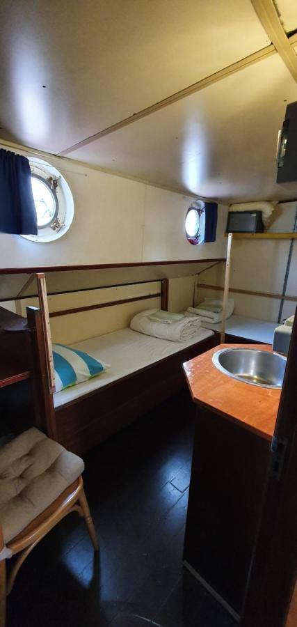Intersail Hostel - Avontuur Амстердам Экстерьер фото